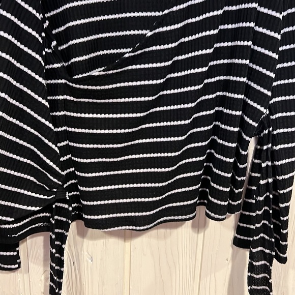 MOA MOA Black & White Faux Wrap Sweater Size  Large - Picture 6 of 10